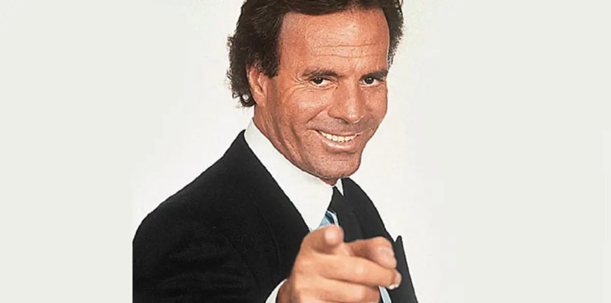 "خوليو اغلاسياس" في المستشفى بعد عملية جراحية على ظهره