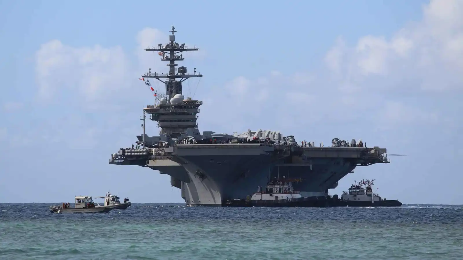 الجيش الإيراني يعلن استهداف الحاملة "أبراهام لينكولن" (فيديو)