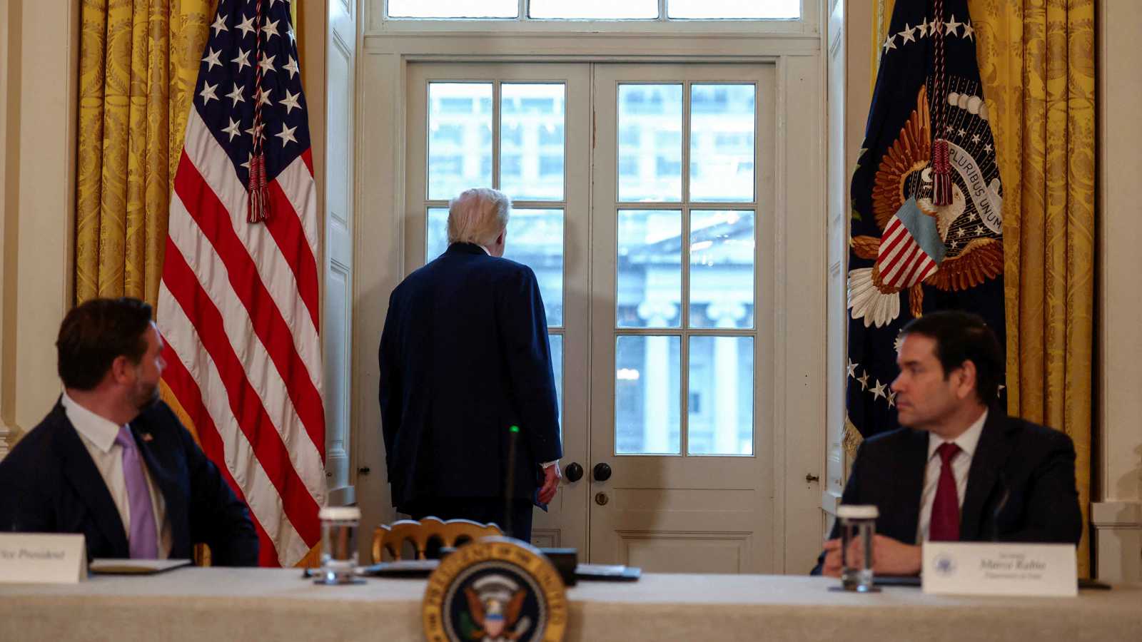 ابتزاز دون تغيير الأنظمة.. كيف غيّر ترامب فلسفة إدارة العلاقات مع الخصوم؟