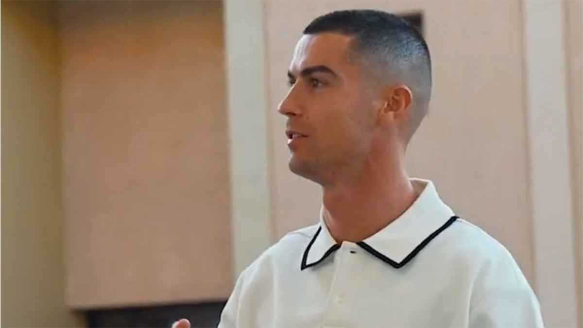 بشرى للنصر السعودي.. ماذا يفعل كريستيانو رونالدو حينما يقص شعر رأسه "تمامًا"؟