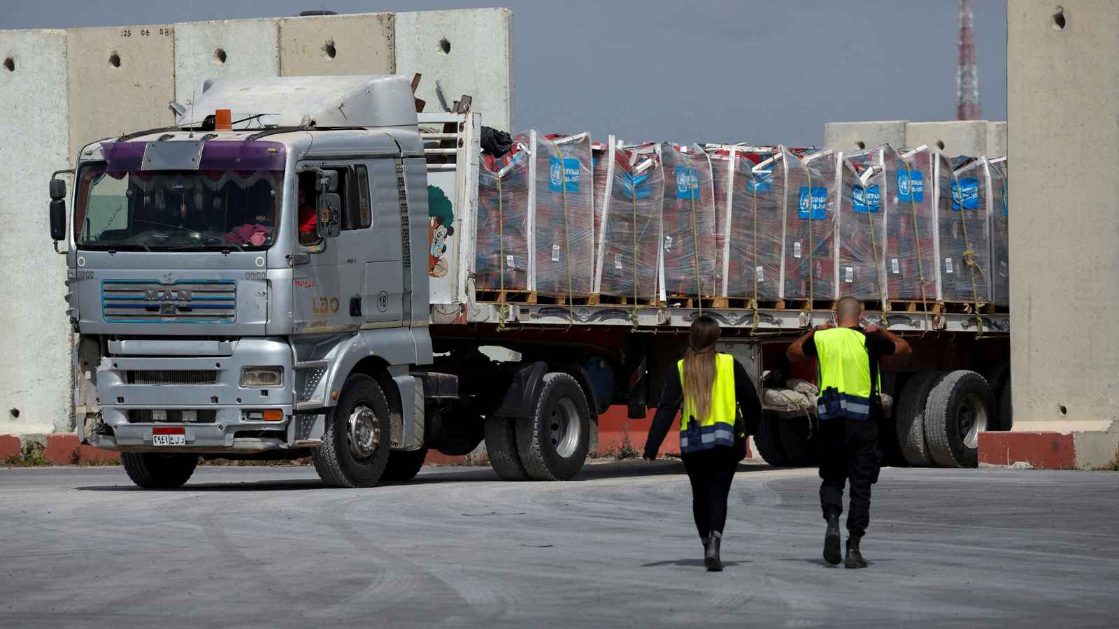 بسبب مساعدات غزة.. أوستن يلوّح بـ"تقييد" شحنات أسلحة لإسرائيل