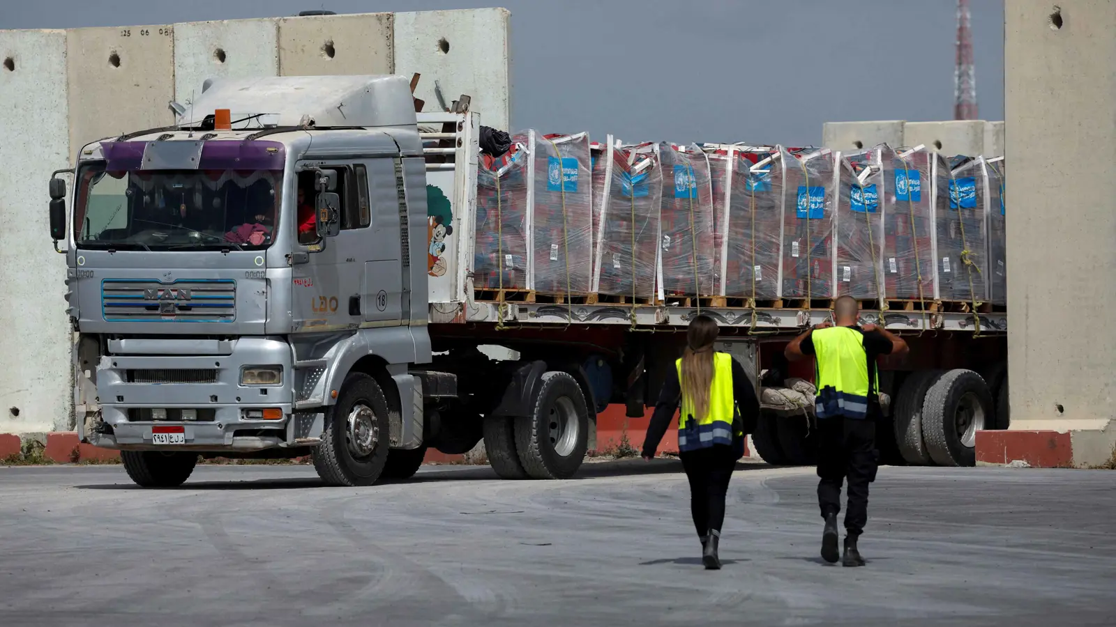 بسبب مساعدات غزة.. أوستن يلوّح بـ"تقييد" شحنات أسلحة لإسرائيل