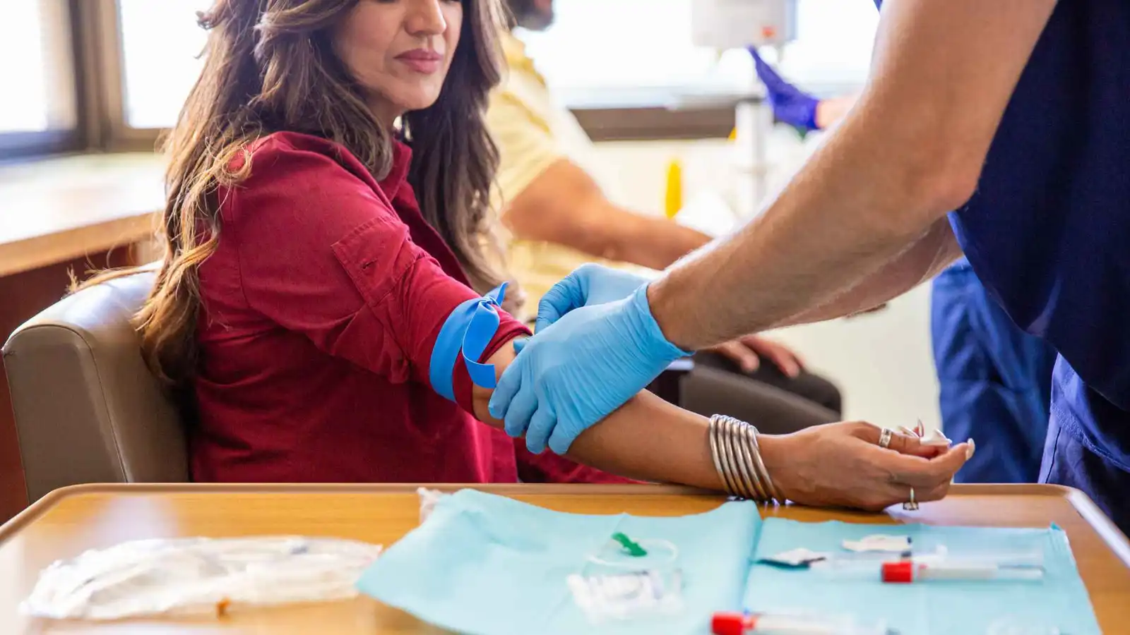 "تجارة الخوف".. تحذيرات من مخاطر هوس الفحوصات الطبية