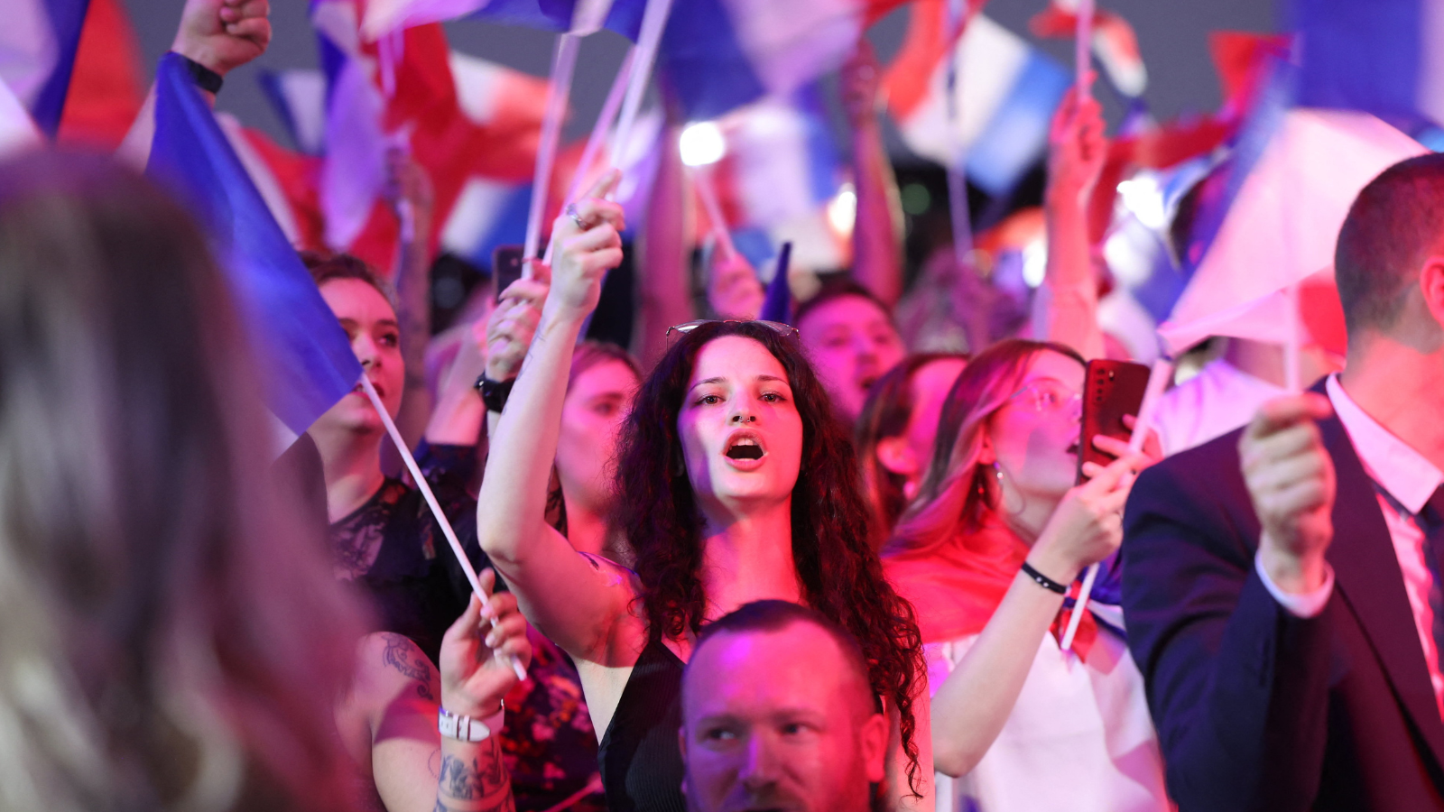 لوموند: "التجمع الوطني" خسر موقعه كأكبر معارض للحكومة الفرنسية