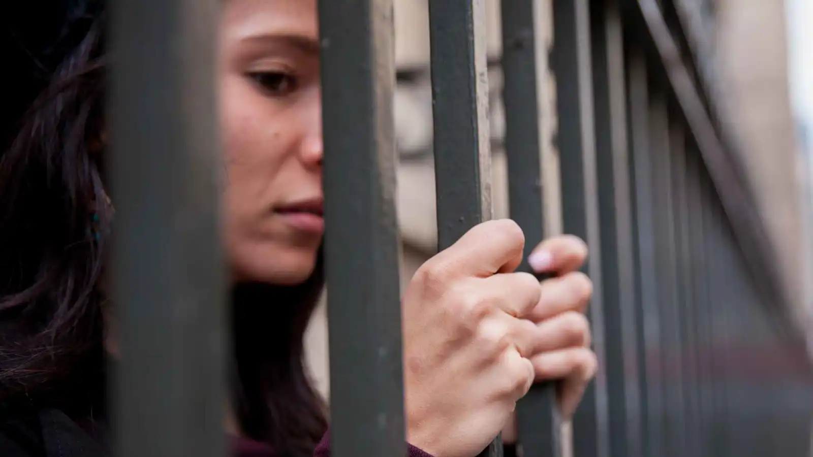 السجن 15 عاماً لامرأة قتلت صديقها بسبب وجبة