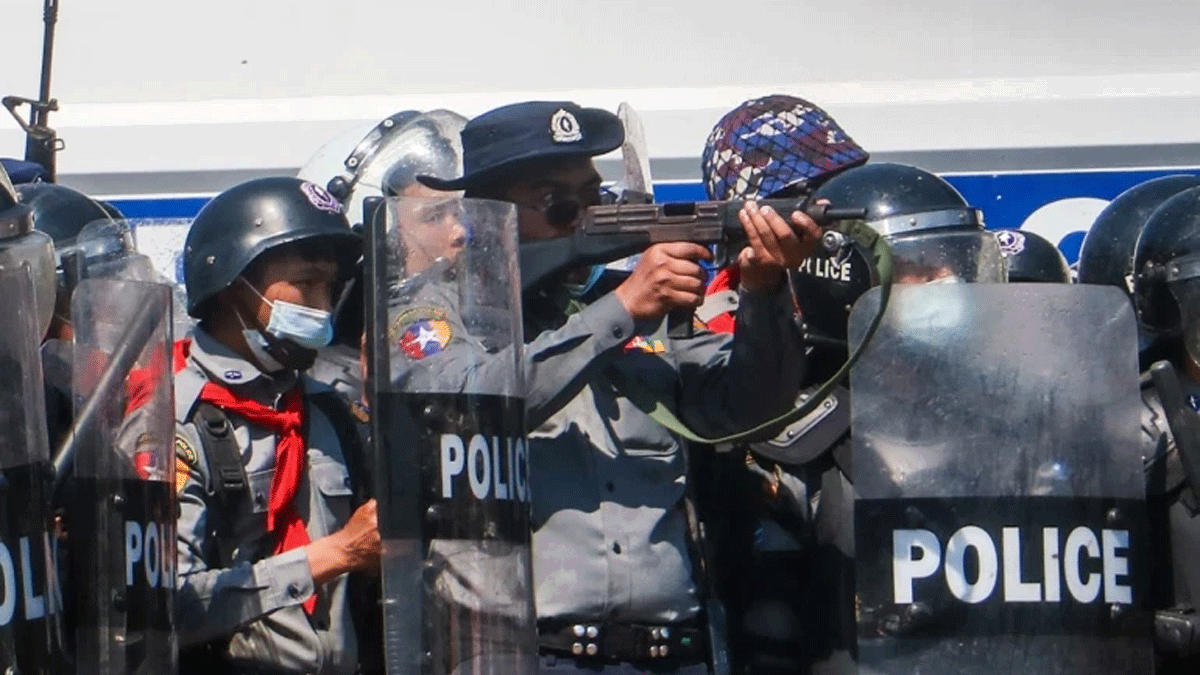 مجهولون يهاجمون قاعدتين جويتين في ميانمار