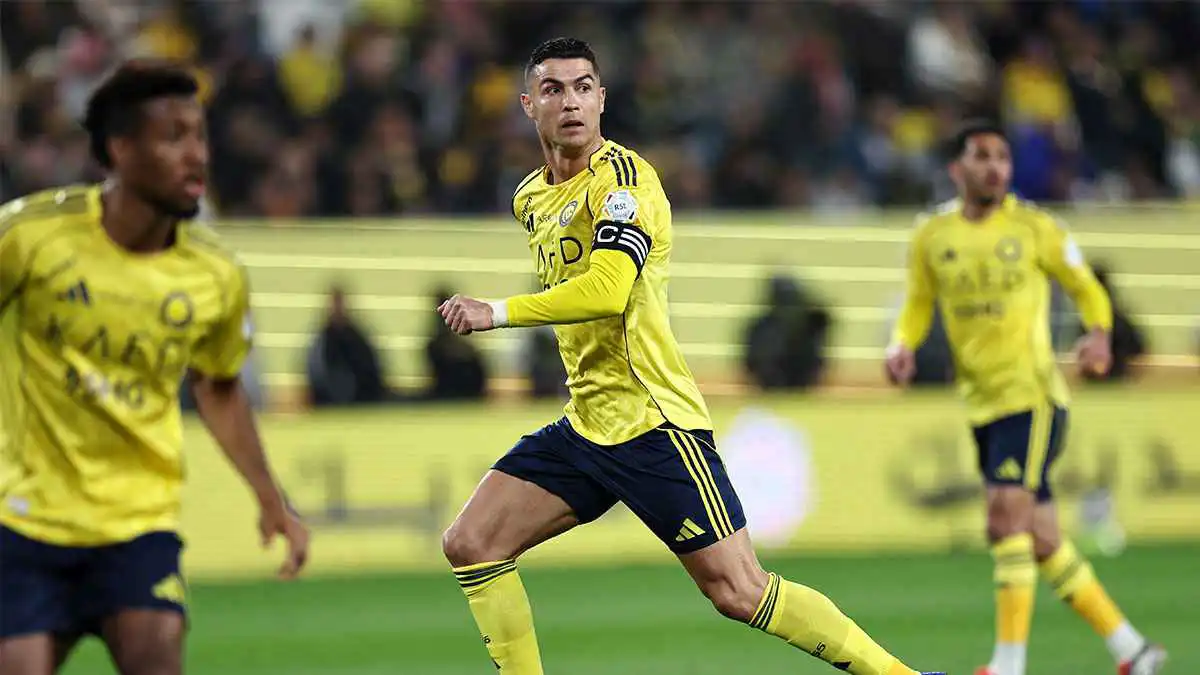 مانشستر يونايتد يستعين بكريستيانو رونالدو لحل أزمته المالية