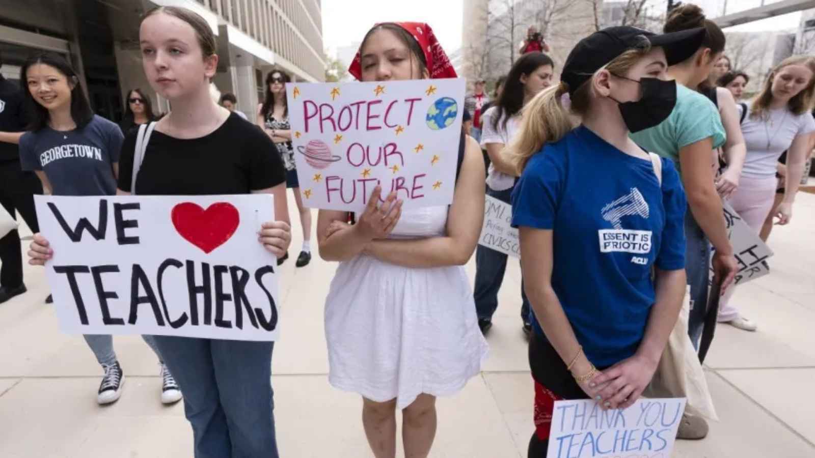 ترامب يشن حملة موازية للتعليم العالي ضد المدارس الحكومية