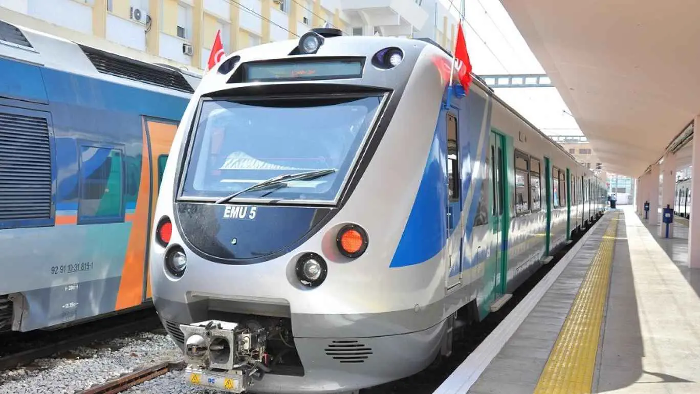 ضحت بحياتها لأجله.. تونسية تنقذ طفلها من تحت عجلات القطار