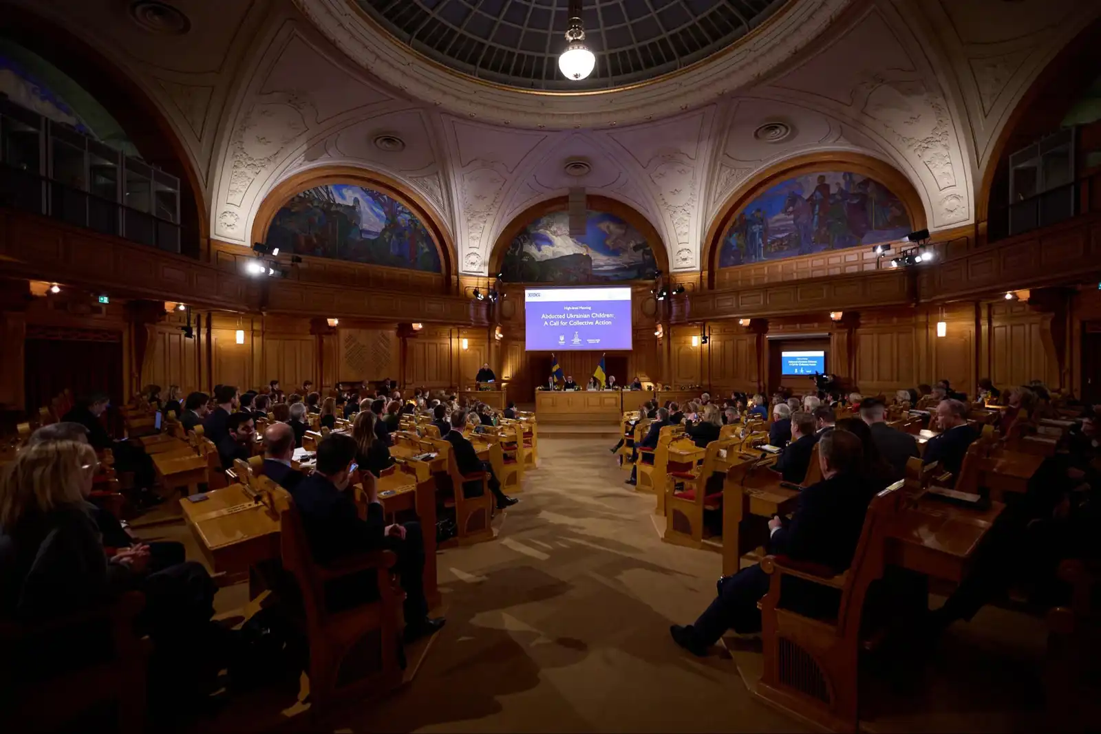 من أعمال قمة منصة القرم بالسويد