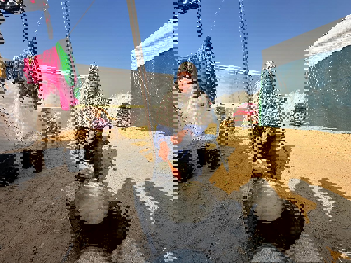 دخول 10 شاحنات إلى غزة.. خطوة صغيرة أمام أزمة جوع كبيرة