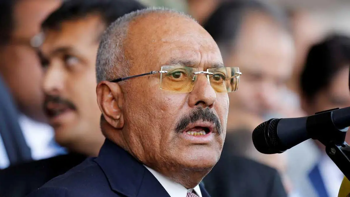 بالصور.. شبيه علي عبدالله صالح يثير ضجة في مطار عدن