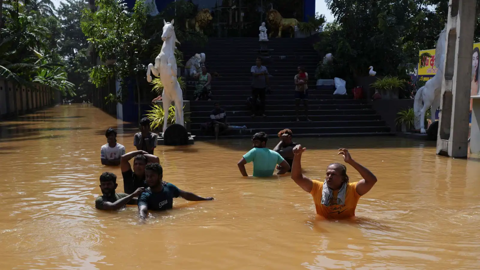 سريلانكا.. مئات القتلى والمفقودين جراء الإعصار "ديتواه"