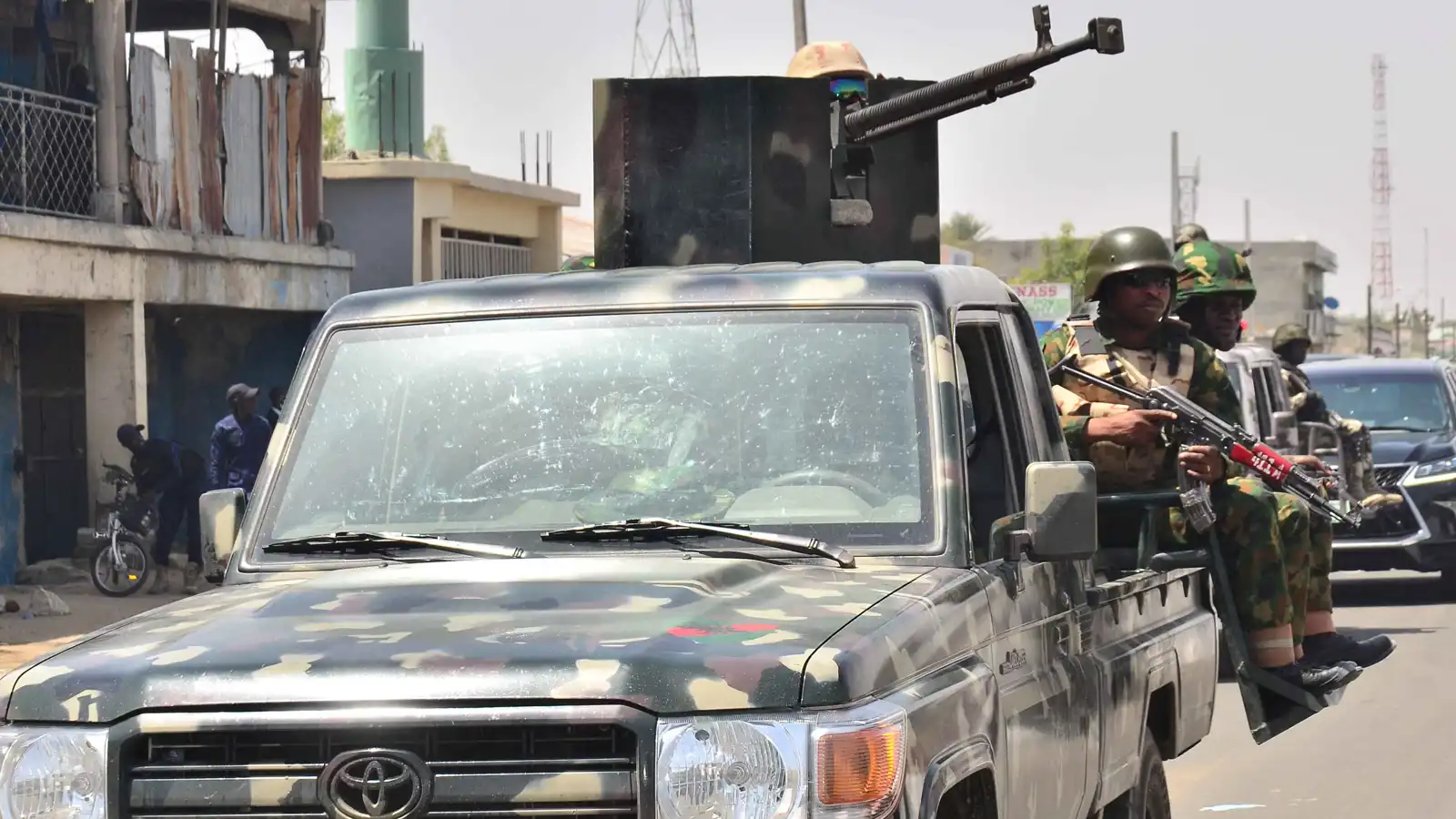 بعد نفي الجيش.. الرئيس النيجيري يؤكد مقتل ضابط رفيع على يد داعش