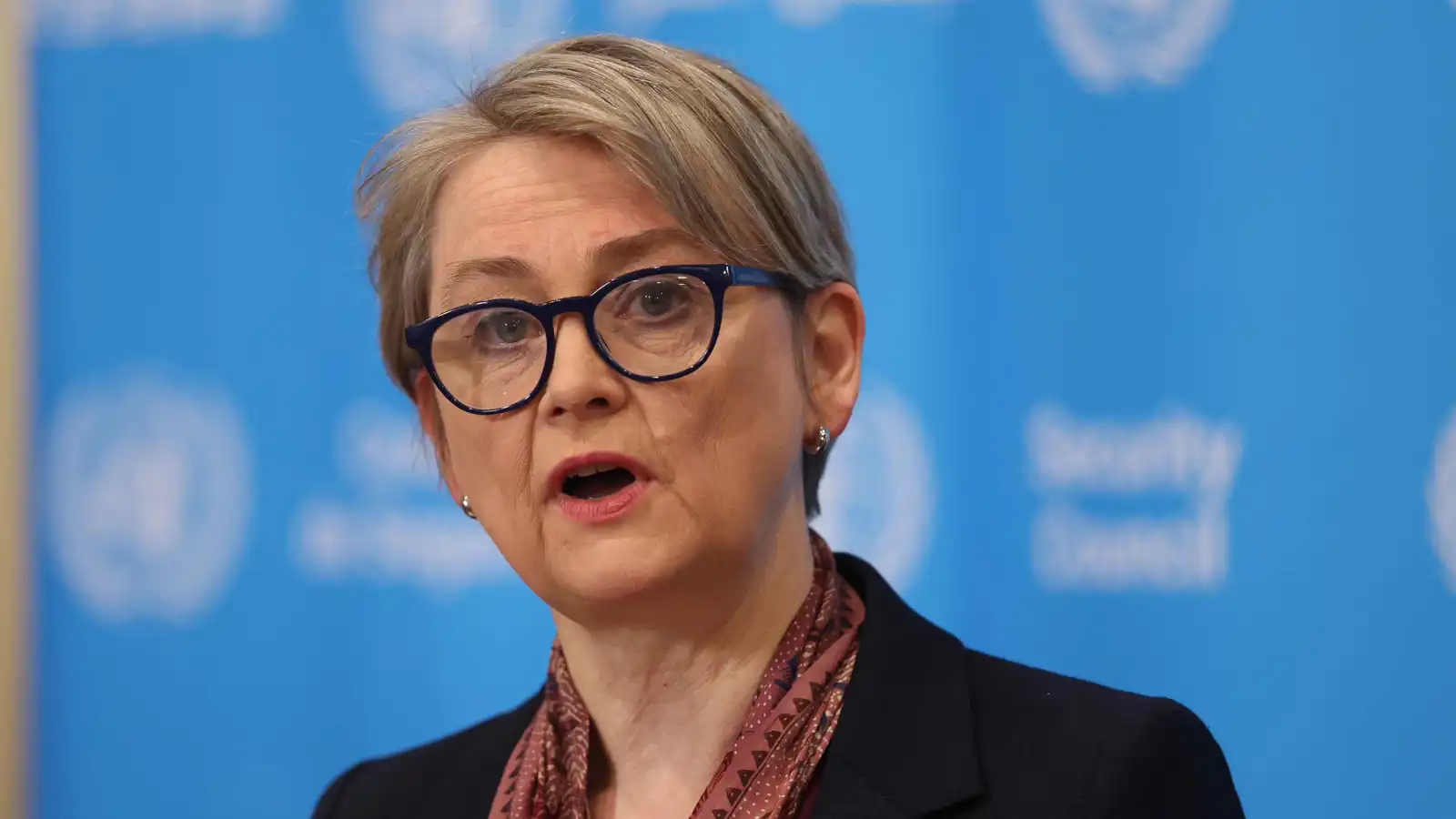 وزيرة خارجية بريطانيا تحث إيران على فتح هرمز بشكل كامل