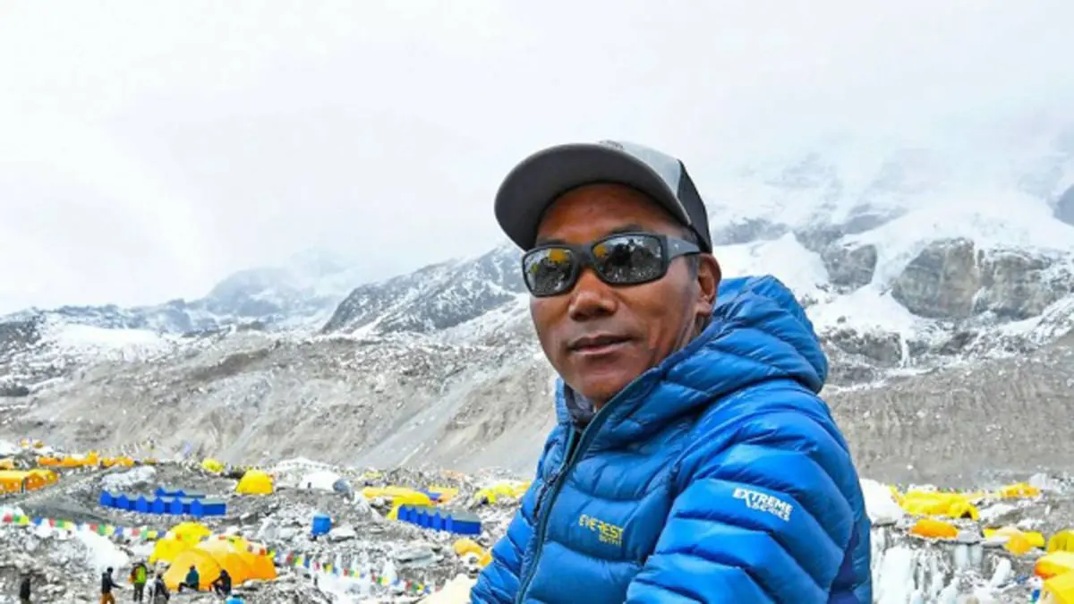  متسلق جبال نيبالي يبلغ قمة إيفرست للمرة الـ27

