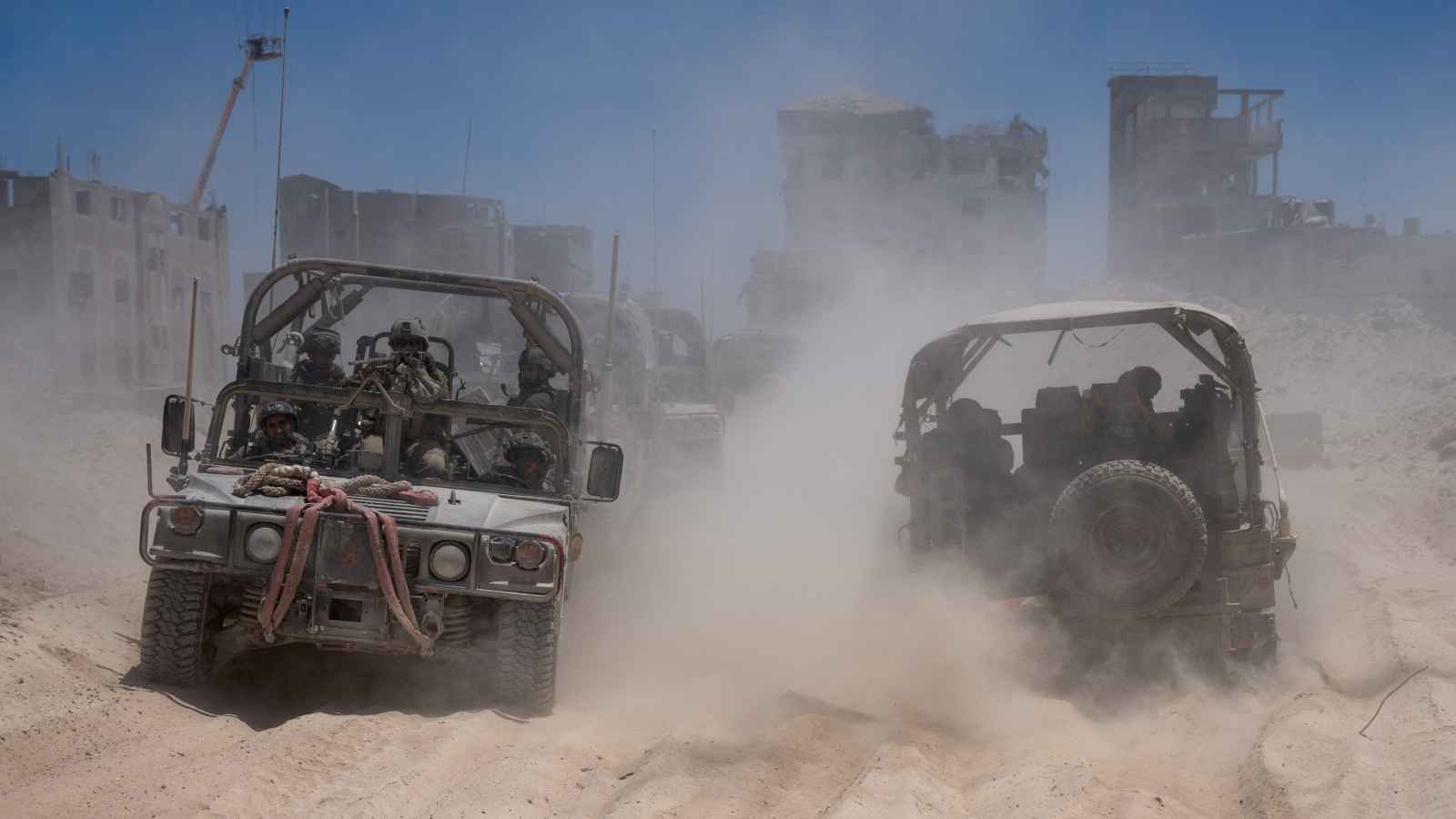 "أرض قاحلة".. مراسلون أجانب يدخلون رفح للمرة الأولى بعد الحرب