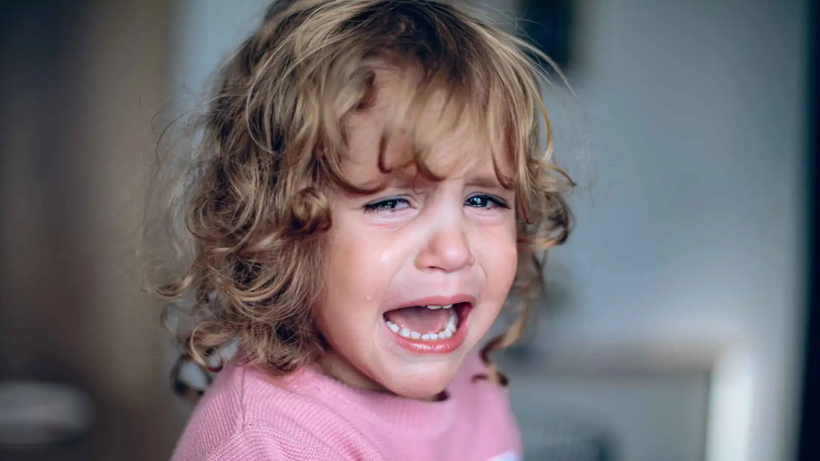 إنقاذ طفلة من الإهمال بعد 6 سنوات "حبس" في غرفتها