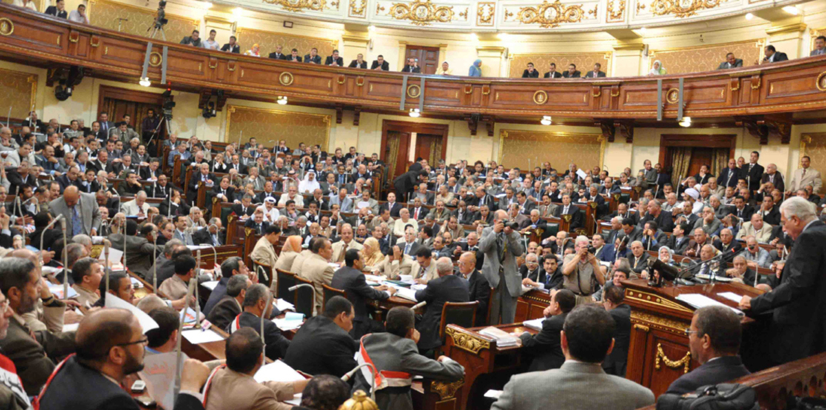 بسبب علم السعودية.. برلماني يطالب بانسحاب "الفراعنة" من كأس العالم 2018 (صور)