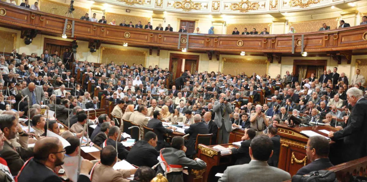 بسبب علم السعودية.. برلماني يطالب بانسحاب "الفراعنة" من كأس العالم 2018 (صور)