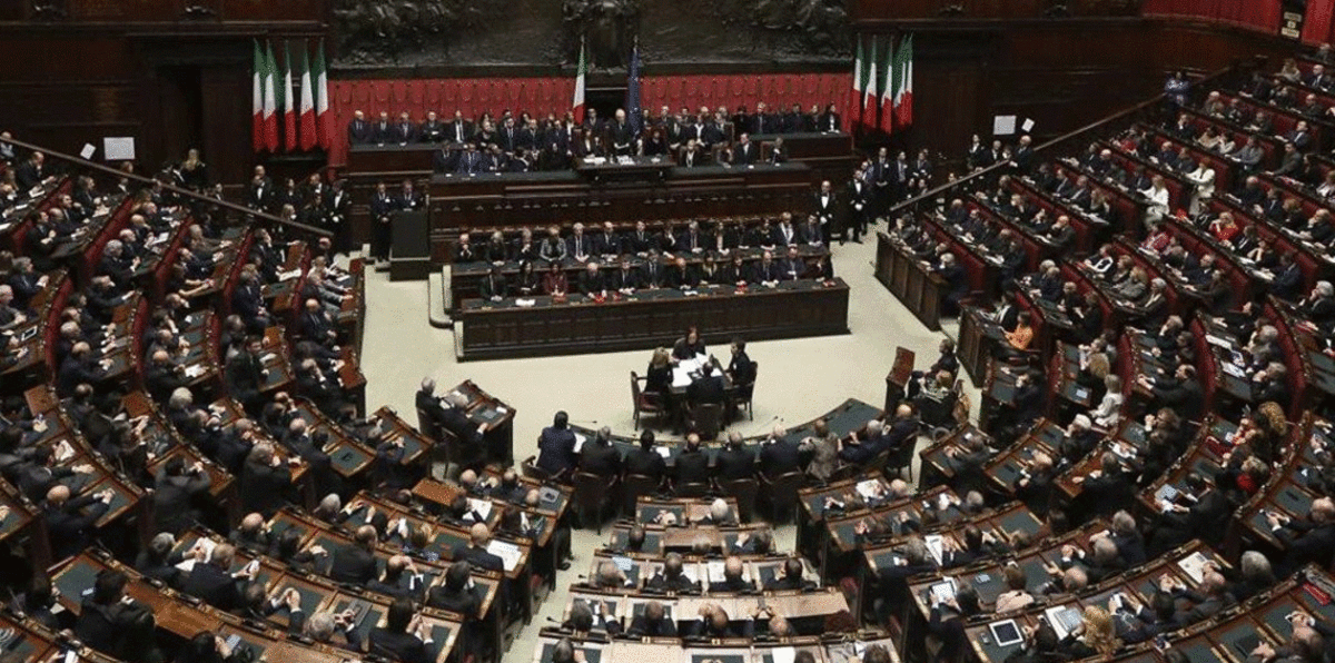 البرلمان الإيطالي يقر تسليم ليبيا 12 زورقًا حربيًا لمكافحة الهجرة