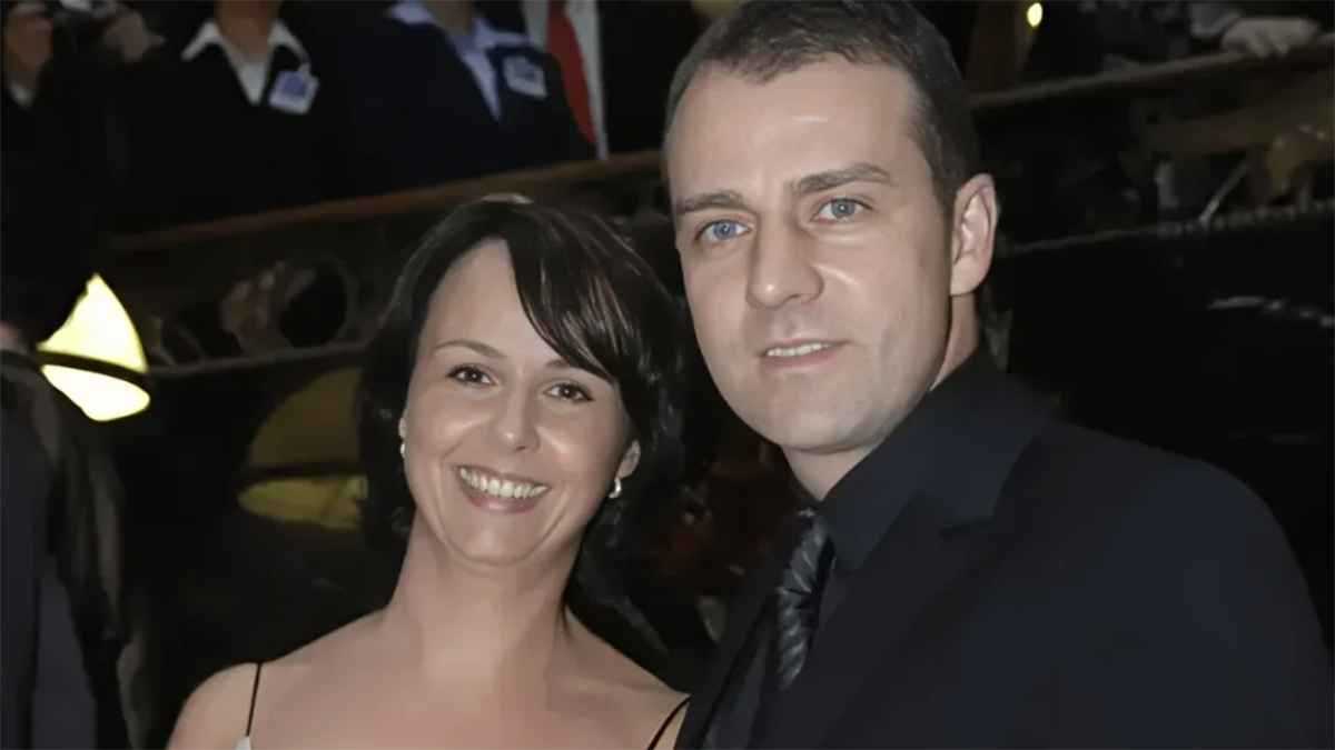 14 صورة نادرة لزوجة هانزي فليك مدرب برشلونة.. من هي؟ (شاهد)