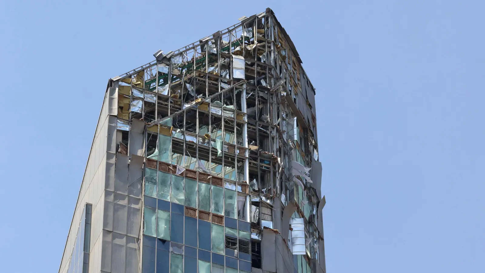 إيران تعلن مقتل 60 شخصا وفقدان 10 أطفال في طهران