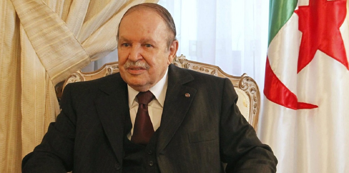 بوتفليفة يرضخ لضغط الشارع ويرفض رسوم أويحيى على "الوثائق البيومترية"