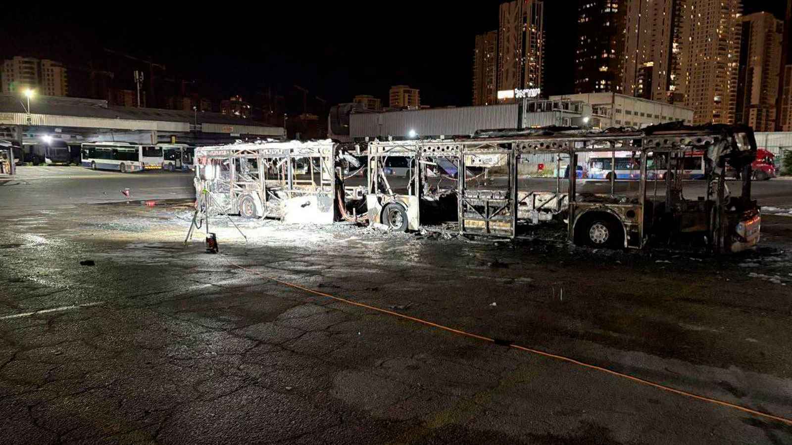 دعوات إسرائيلية للرد بحزم على تفجيرات تل أبيب