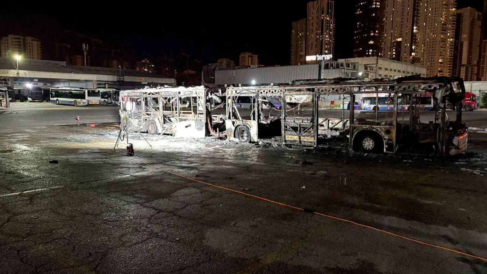 دعوات إسرائيلية للرد بحزم على تفجيرات تل أبيب