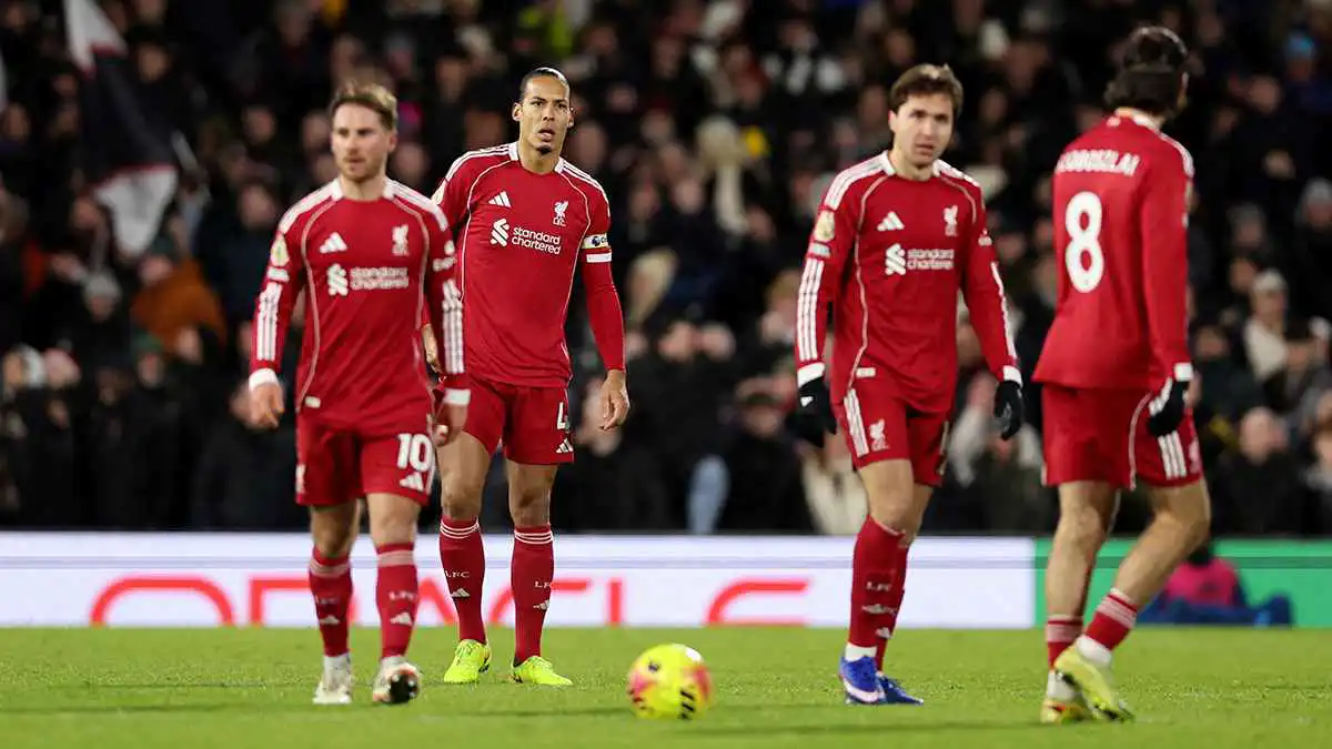 4 نجوم يفجّرون غضب جماهير ليفربول أمام فولهام