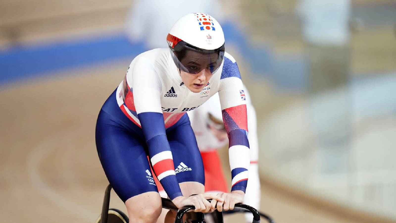 حادث مروع في مضمار دراجات لبطلة ذهبية باريس (فيديو)