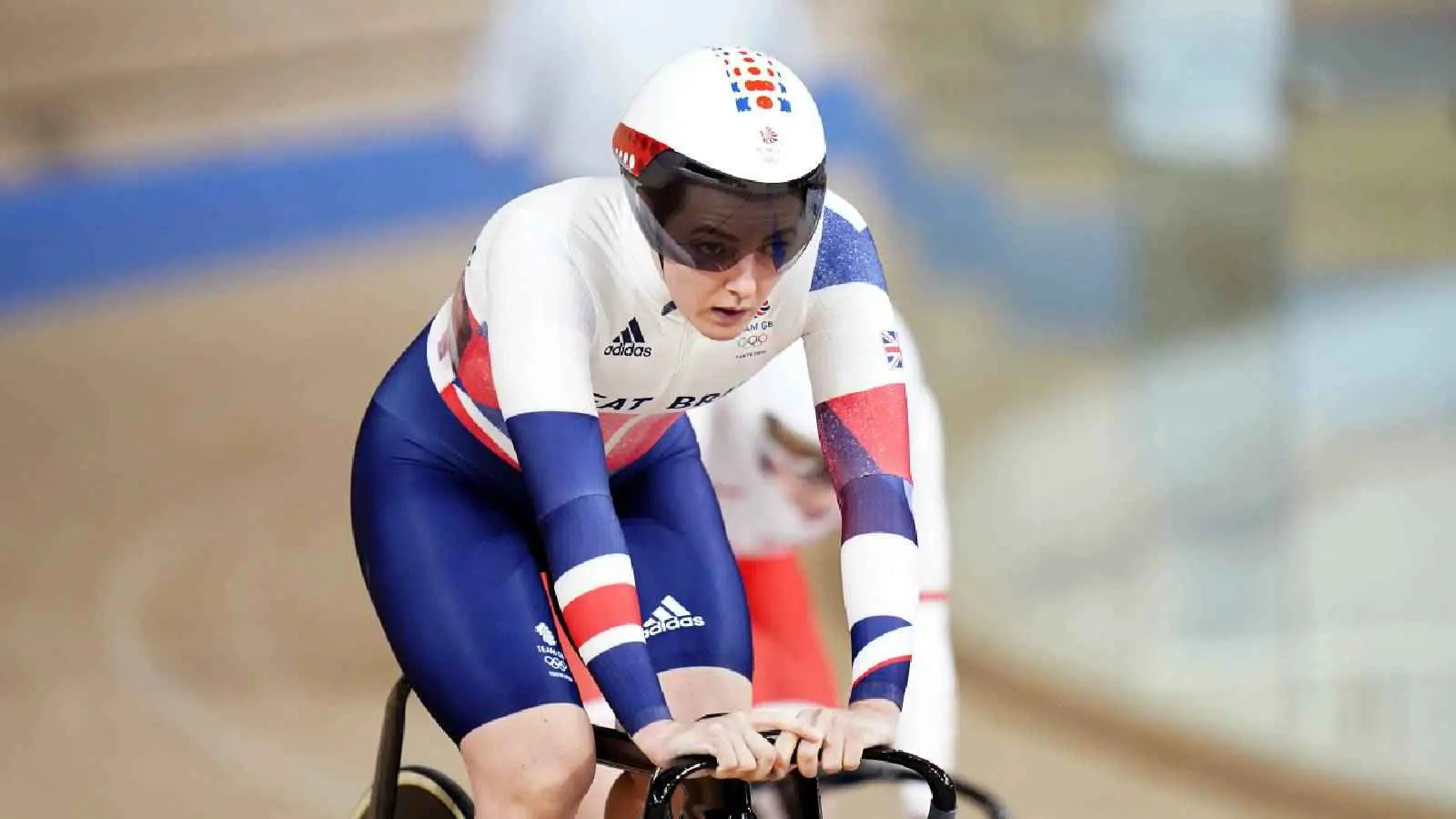 حادث مروع في مضمار دراجات لبطلة ذهبية باريس (فيديو)