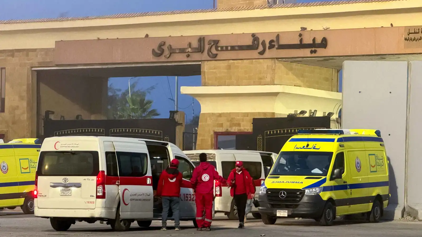 "يديعوت أحرونوت": وثائق تؤكد سيطرة السلطة الفلسطينية على معبر رفح