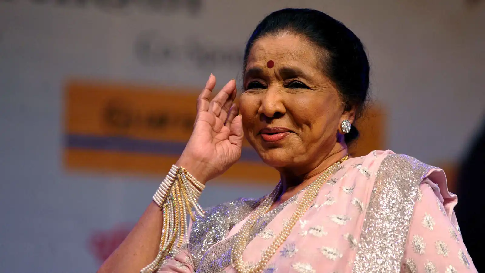 وفاة آشا بوسلي.. النجمة الهندية محطمة "غينيس"