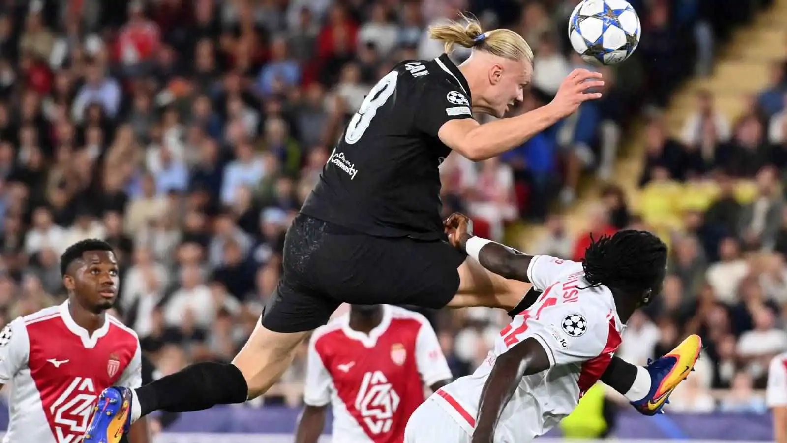 هالاند يكرر قفزة كريستيانو رونالدو الأسطورية في دوري الأبطال (صور)