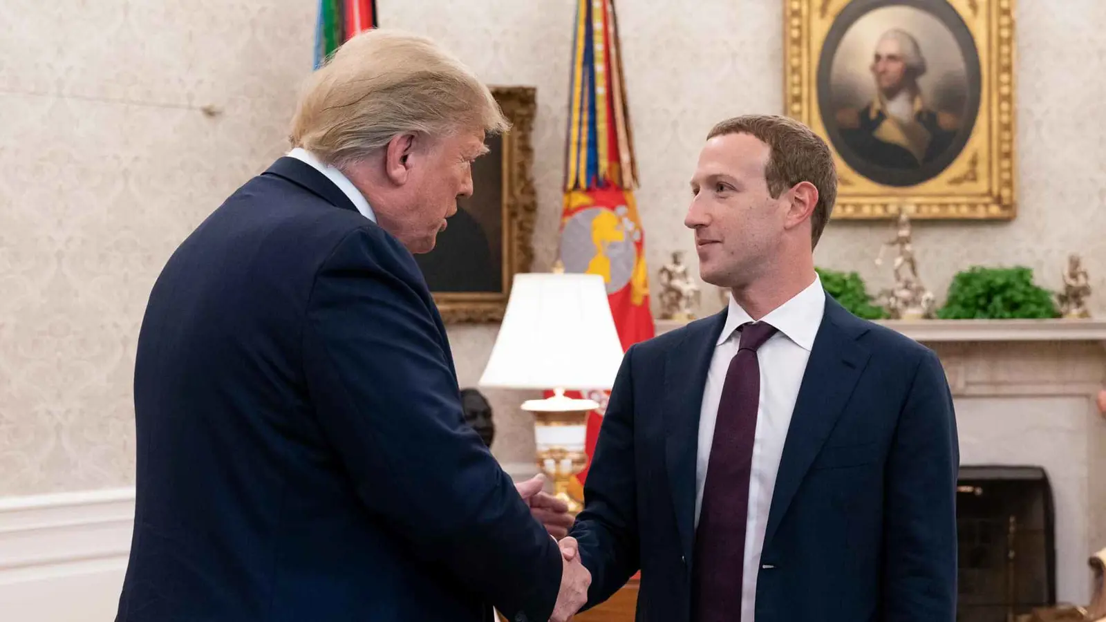 زوكربيرغ يغازل ترامب بمليون دولار لصندوق "التنصيب"