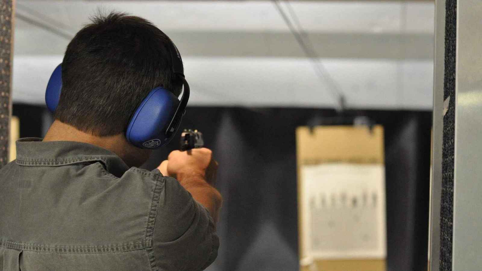 شاب تركي يحاول الانتحار في صالة الرماية (فيديو)