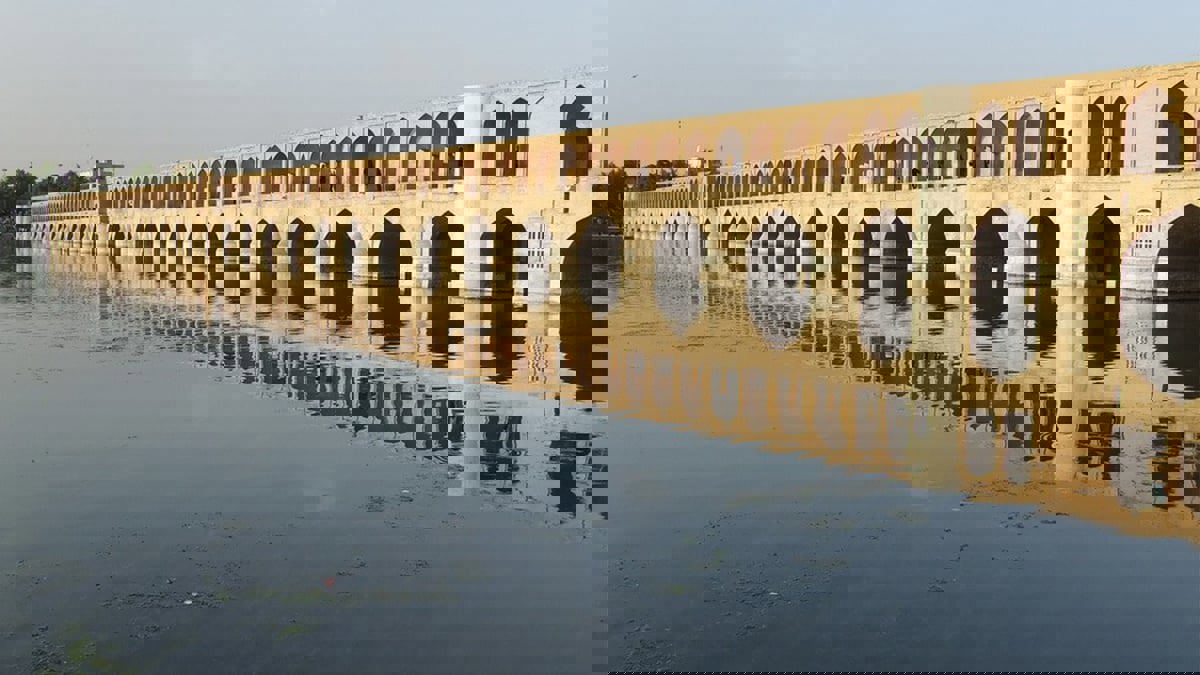 آلاف الإيرانيين يتظاهرون في أصفهان احتجاجا على جفاف نهر