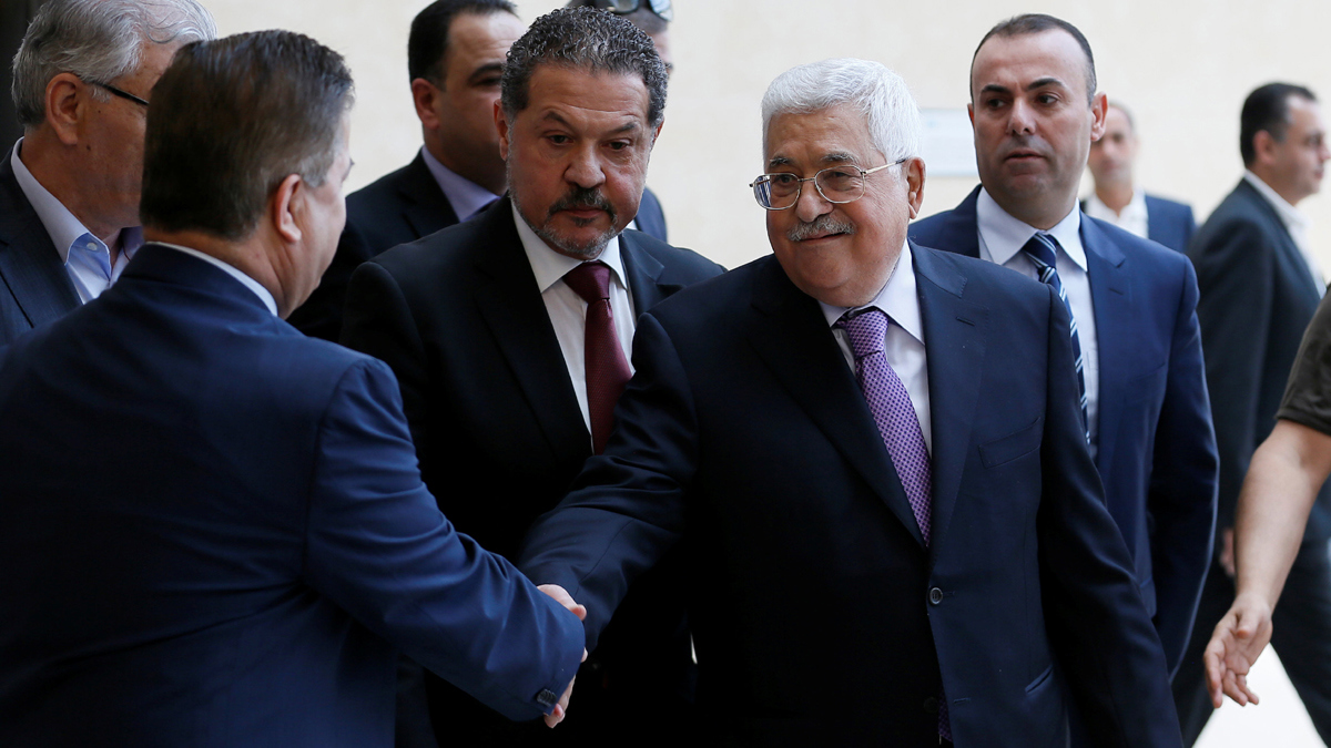 تباين مواقف "فتح" بشأن مبادرة الفصائل الفلسطينية.. والرد مرهون بعباس