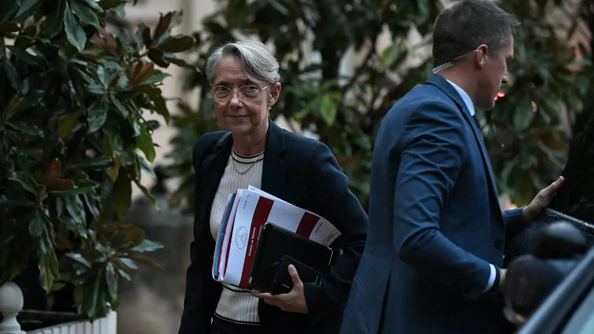 مع استمرار إضرابات قطاع الطاقة.. رئيسة الحكومة الفرنسية تلوّح بإجبار العمّال على العودة للعمل