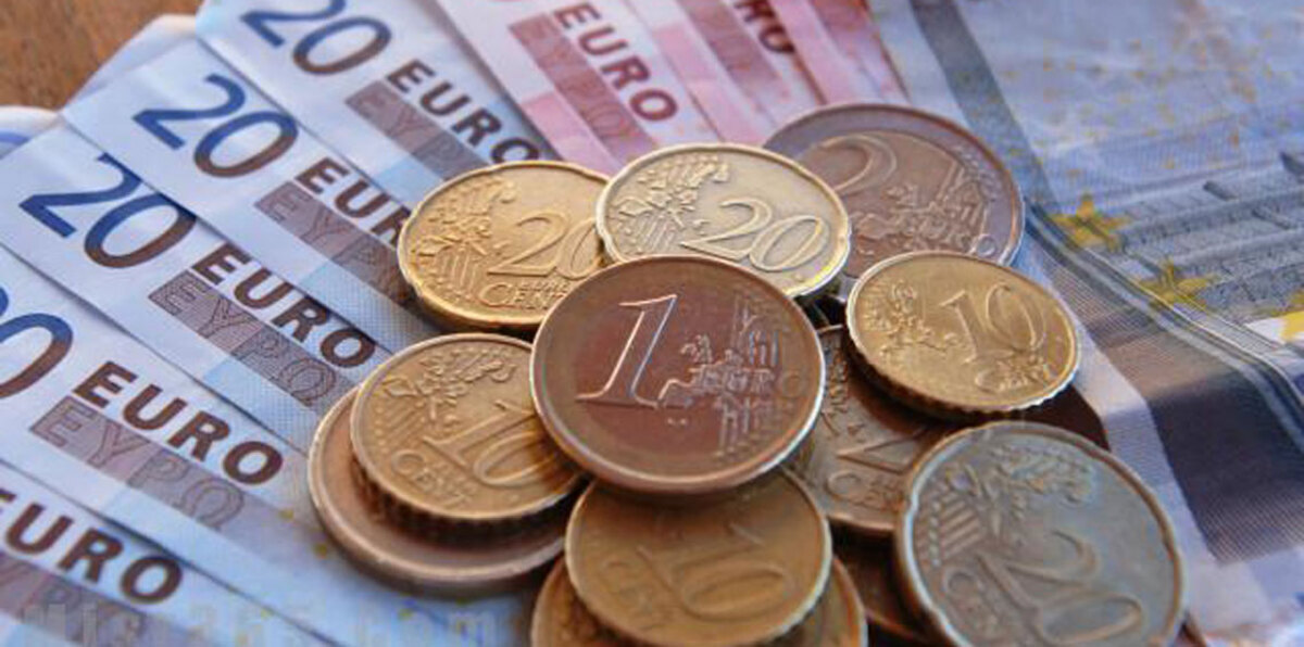 اليورو يتحرك في نطاق ضيق مع ترقب بيانات