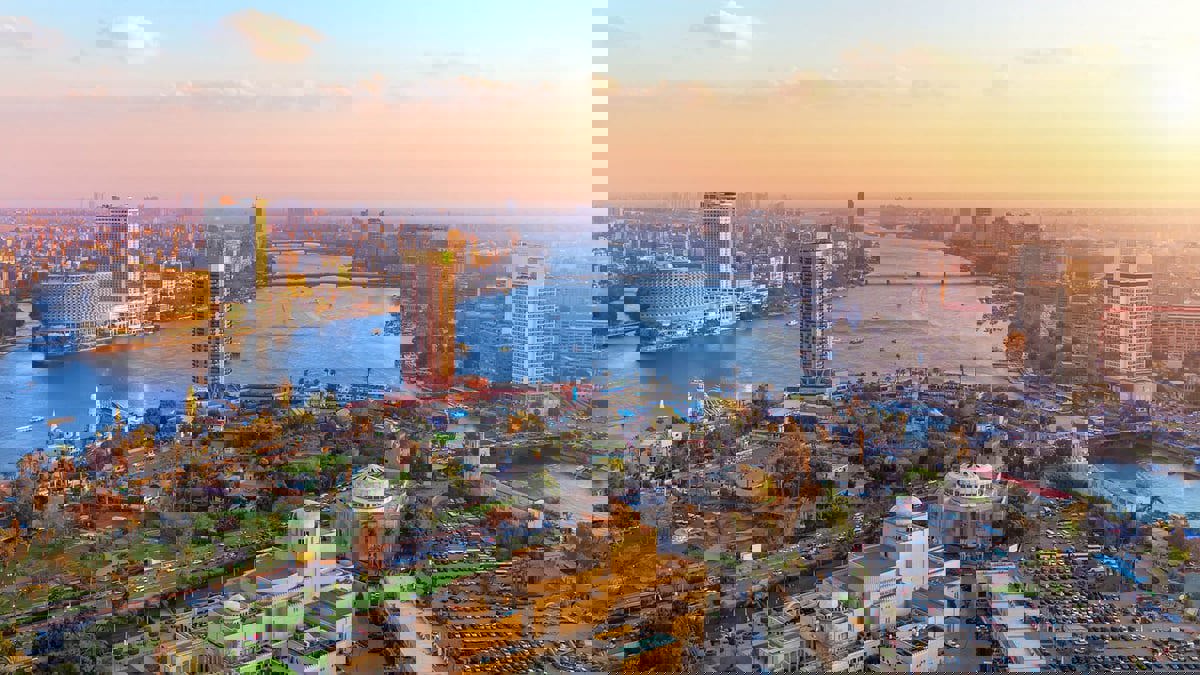 "القابضة" أبوظبي تستحوذ على حصص في 5 شركات مصرية