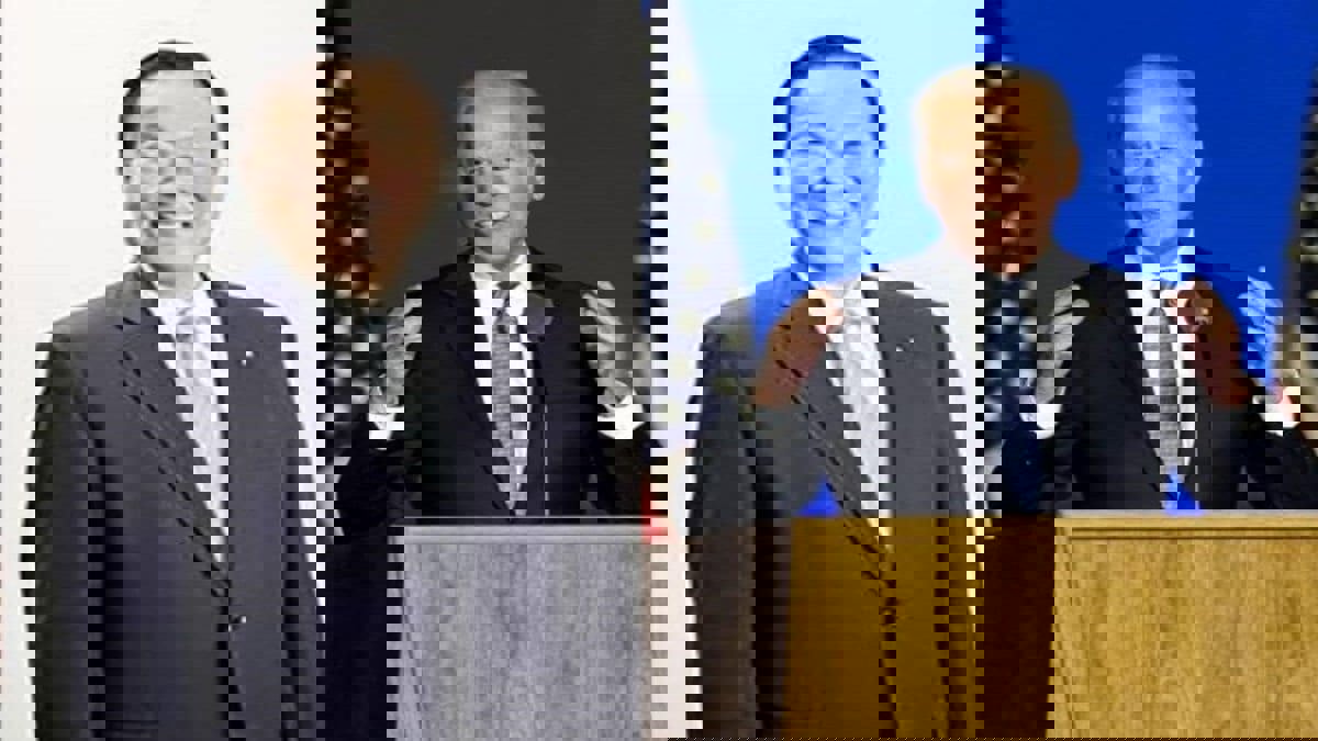 بعد تحوله إلى نجم عالمي.. من هو جو بايدن الياباني؟