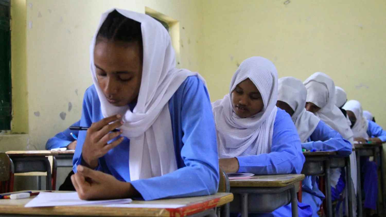 بعد ولادتها بدقائق.. طالبة سودانية تتقدم لامتحان الثانوية