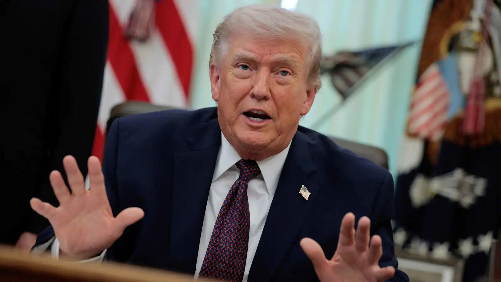 واشنطن تقر بالتواصل مع طهران وترامب يرفض عقد "صفقة سيئة"