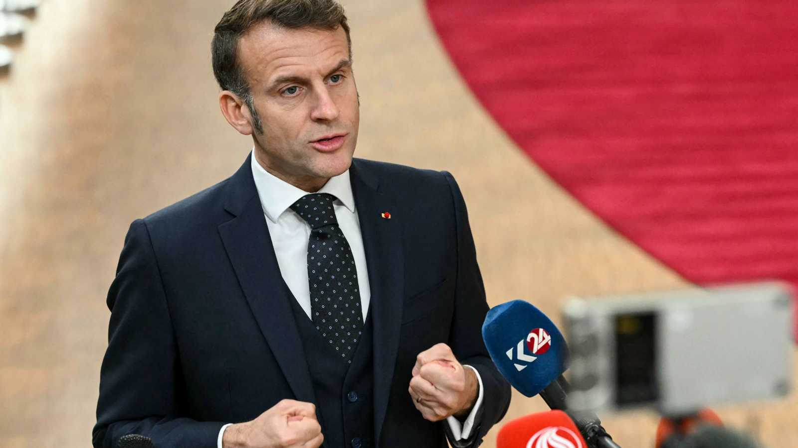 ماكرون يؤكد عدم موافقة فرنسا على طريقة إزاحة مادورو من الحكم