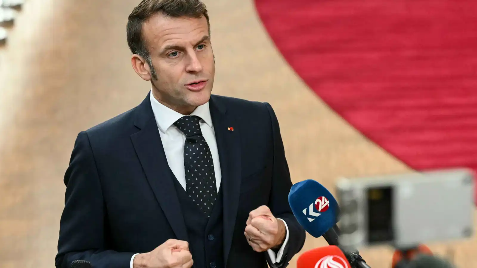 ماكرون يؤكد عدم موافقة فرنسا على طريقة إزاحة مادورو من الحكم