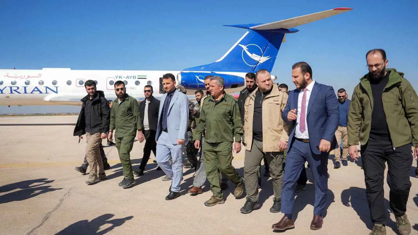 أول طائرة مدنية تحط في مطار القامشلي بعد سقوط الأسد (فيديو وصور)