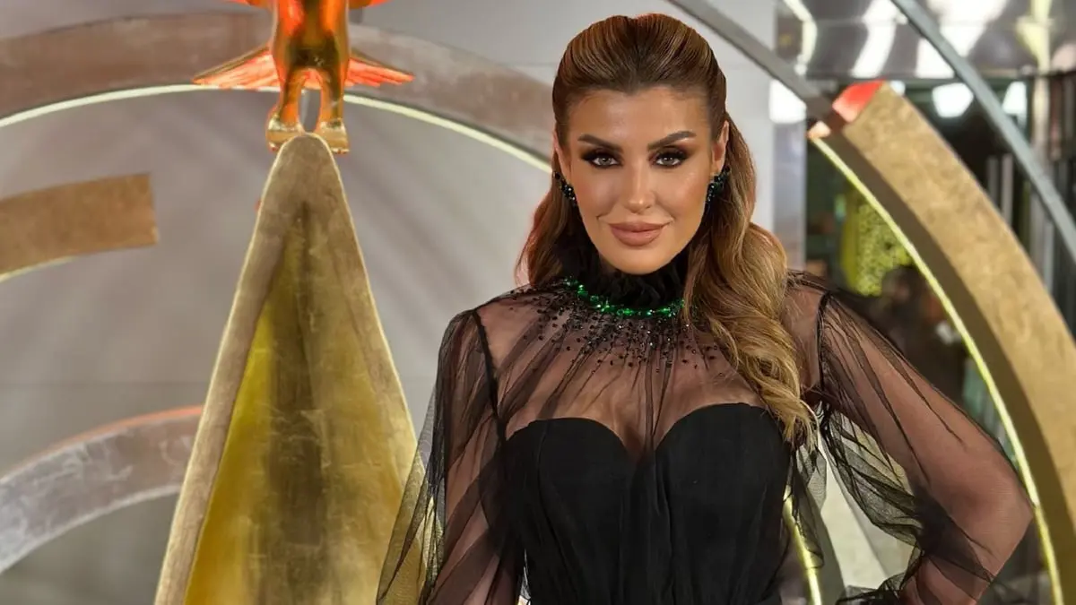 ميل جيبسون يحرج ريتا حرب ويرفض التصوير معها (فيديو)